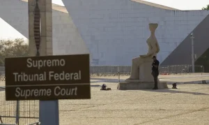 Defesa de Bolsonaro entra com novo recurso no STF contra condenação