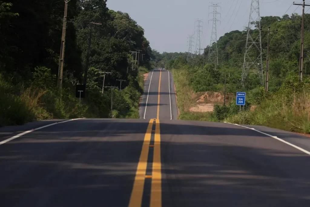 Amazonas: Primeira etapa da modernização da AM-010 beneficia escoamento da produção rural.