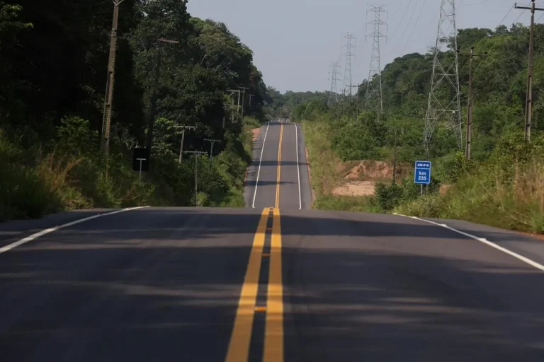 Amazonas: Primeira etapa da modernização da AM-010 beneficia escoamento da produção rural.