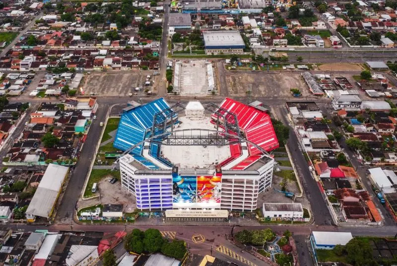 Ministério Público do Amazonas pede suspensão da venda de ingressos do Festival de Parintins após aumento de mais de 248%.
