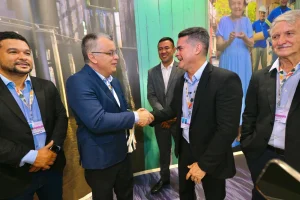 Manaus apresenta na COP30 modelo de saneamento em palafitas que inspira outras cidades da Amazônia.