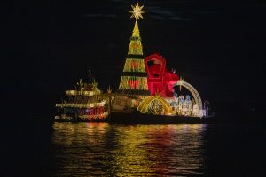 Em Manaus, balsa natalina leva maior Natal flutuante da história para 45 comunidades ribeirinhas 2 Natal