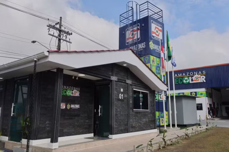 Iranduba (AM) recebe projeto-piloto de moradias sustentáveis com casas feitas a partir de resíduos plásticos