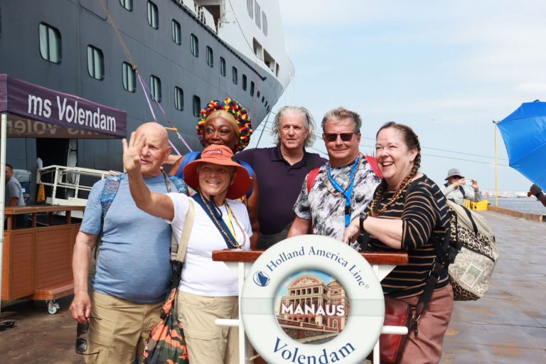 Mais de 2 mil turistas chegam a Manaus a bordo do MS Volendam