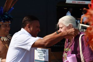 Mais de 2 mil turistas chegam a Manaus a bordo do MS Volendam