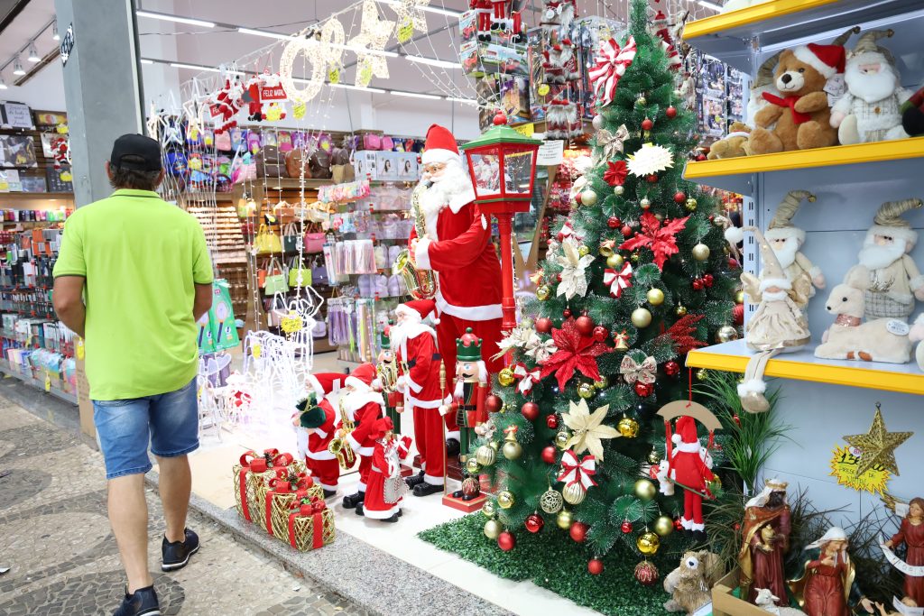 Fim de ano deve movimentar até R$ 1,6 bilhão na economia de Manaus, apontam lojistas