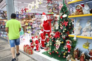 Fim de ano deve movimentar até R$ 1,6 bilhão na economia de Manaus, apontam lojistas