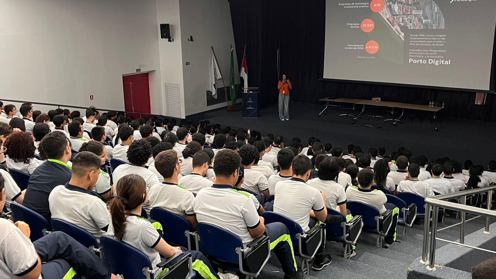 Projeto Yara leva formação tecnológica gratuita e remunerada a jovens da Fundação Matias Machline, em Manaus