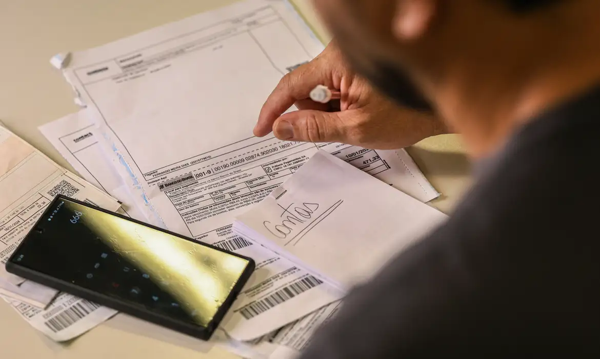 Salário mínimo de R$ 1.621 começa a valer nesta quinta-feira