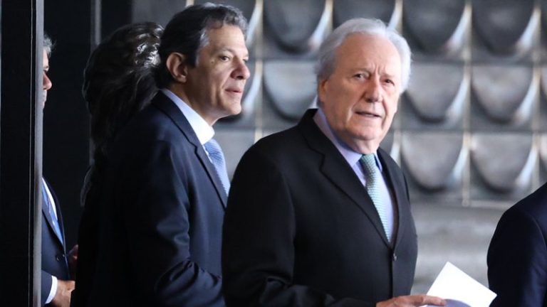 Lewandowski e Haddad comunicam saída do governo