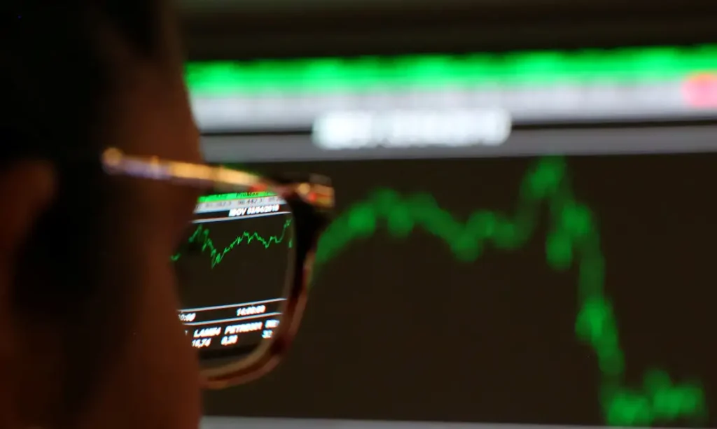 Bolsa encosta nos 179 mil pontos e tem melhor semana desde abril de 2020