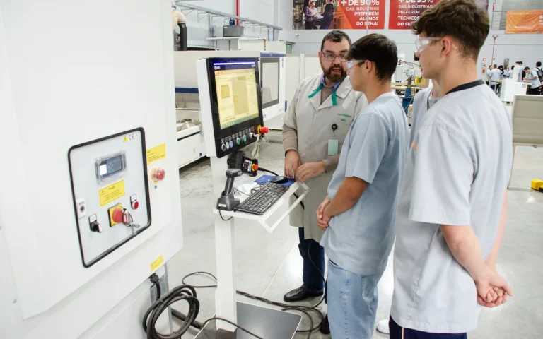 MEC regulamenta programa que troca redução de juros por investimentos em educação técnica