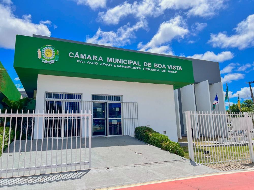 Câmara de Boa Vista exonera todos os servidores comissionados
