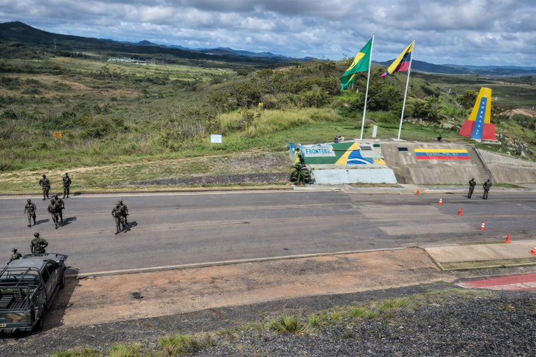 Fronteira do Brasil com a Venezuela está tranquila e aberta, diz Múcio
