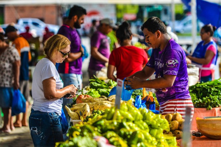Economista da Fecomércio-AM projeta 2026 de crescimento limitado e alerta para crédito caro, risco fiscal e consumo mais frágil no Amazonas