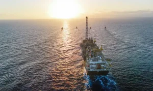 Petrobras supera projeções e tem produção recorde em 2025