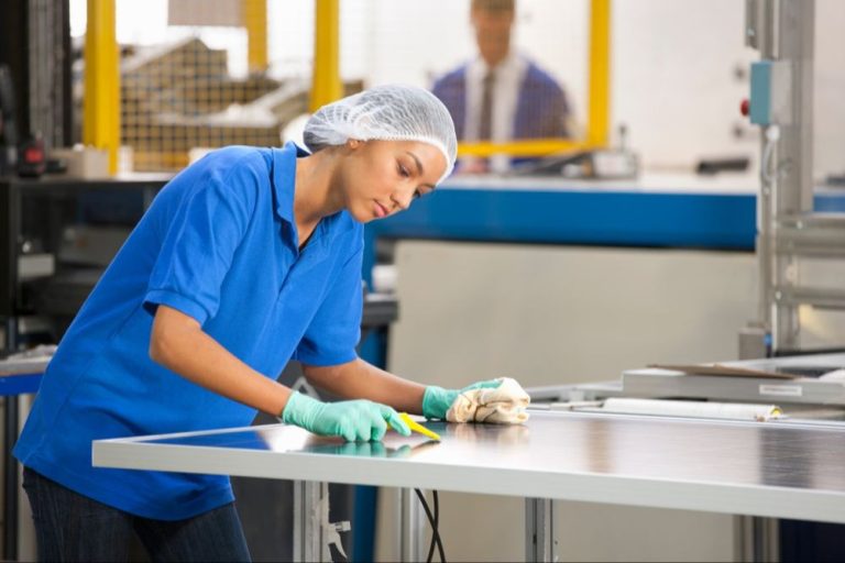 De 29 setores industriais analisados, apenas 9 estão confiantes na economia do país, informa CNI