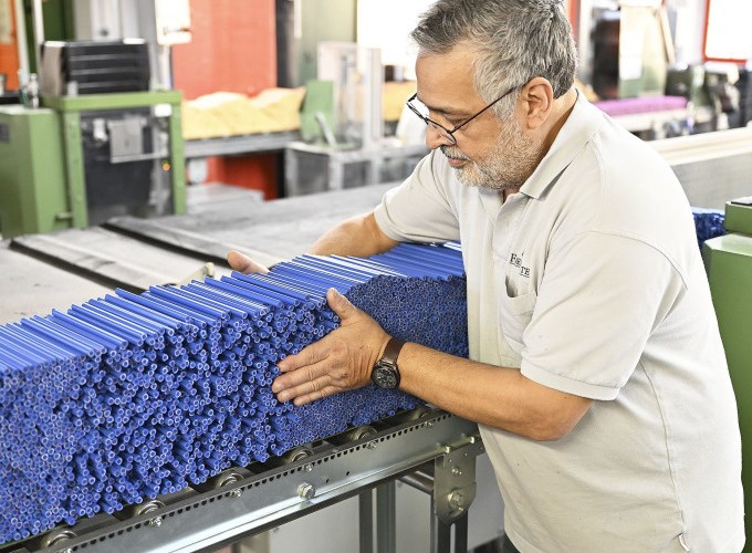 Unidade da Faber-Castell em Manaus possui ritmo de produção estimado em mais de 72 milhões de peças por ano