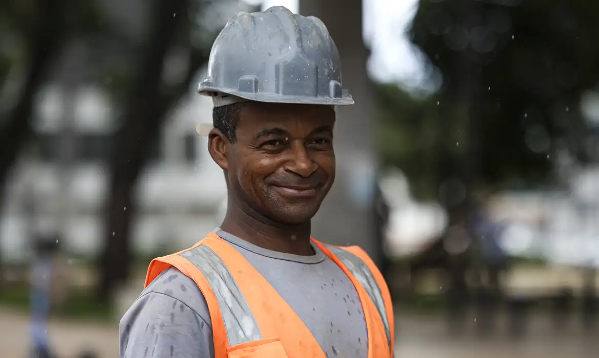 IR zero para quem ganha até R$ 5 mil vale a partir deste mês