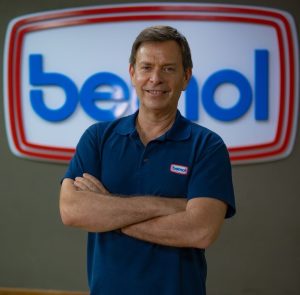 Varejo aposta em alta demanda por modelos de TVs maiores antes da Copa - Entrevista com Marcelo Forma - ACA - Bemol