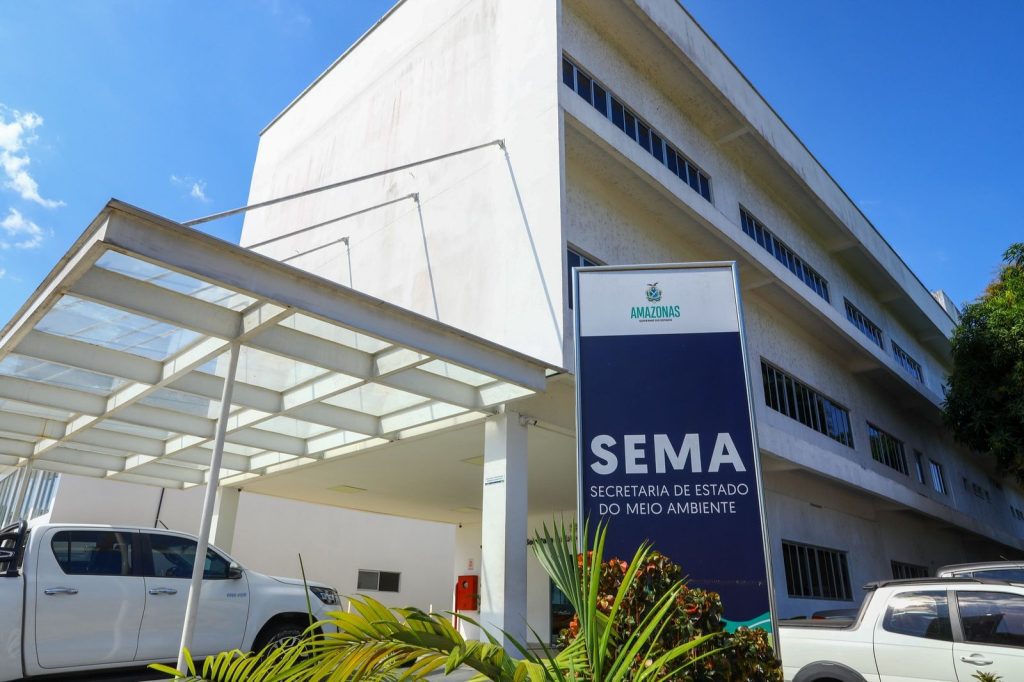 Mais de 20 mil candidatos participam do 1º concurso público da Sema-AM, neste domingo (8) 2 SECOM CONCURSO SEMA FOTO ARTHUR CASTRO 1024x682 2