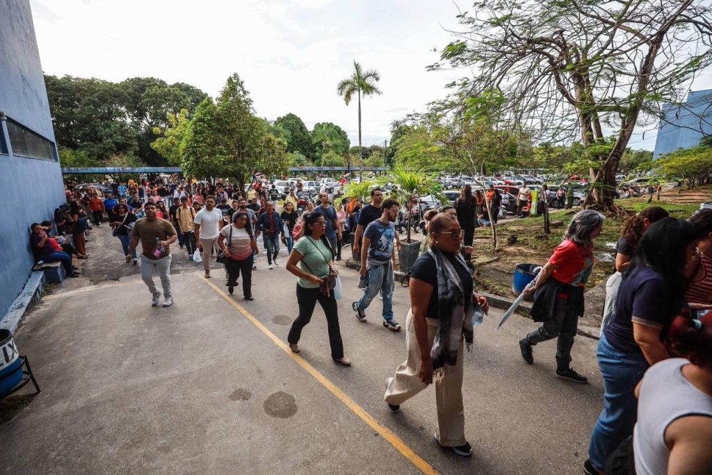 Mais de 20 mil candidatos participam do 1º concurso público da Sema-AM, neste domingo (8) 1 SECOM CONCURSO SEMA FOTO3 THIAGO CORREA 1024x683 1