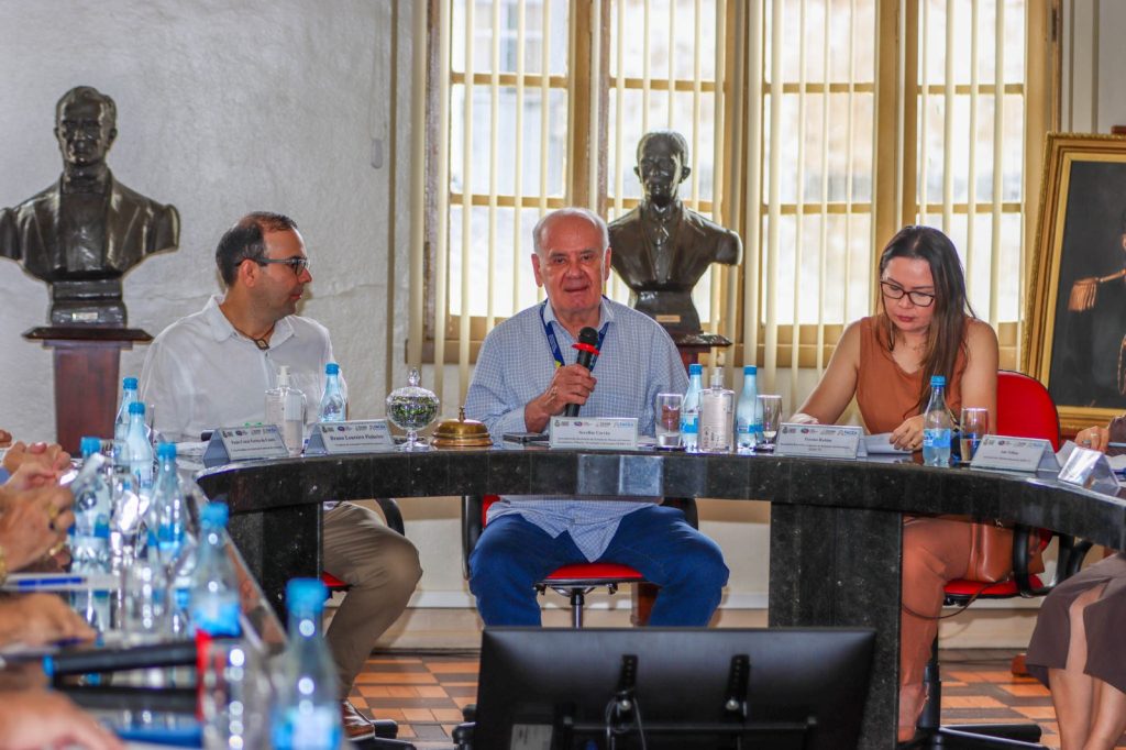 Secretario Serafim Correa