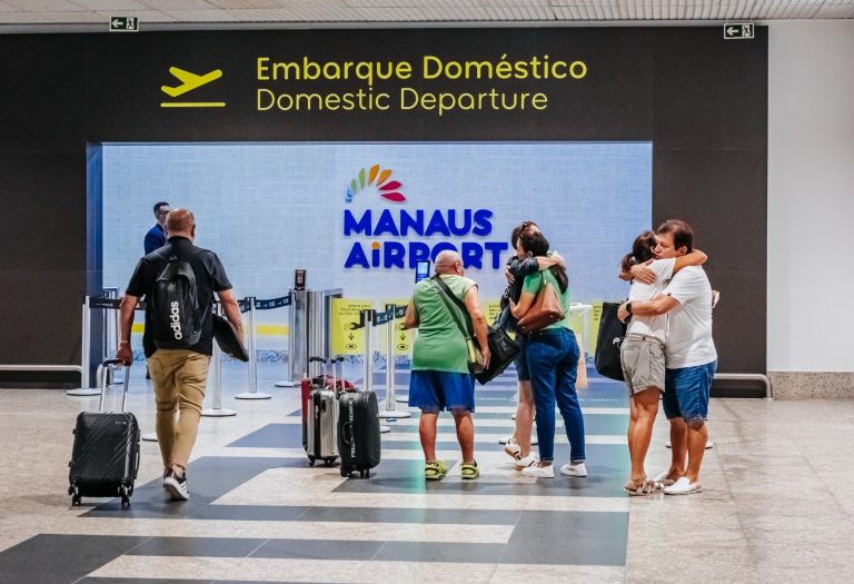 Aeroporto de Manaus abre programação ao público e amplia voos
