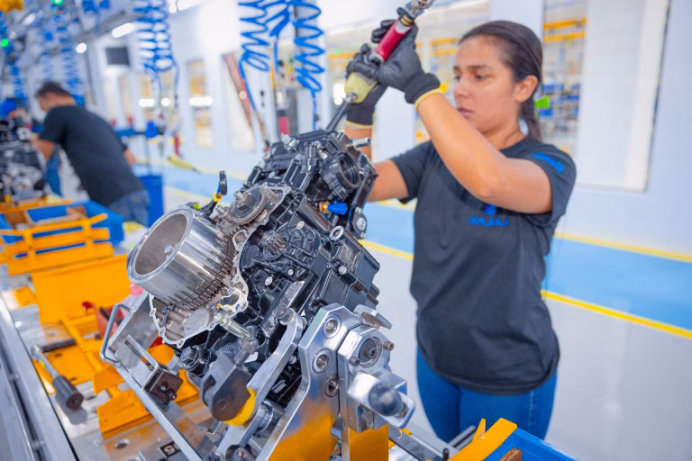 Marca de 50 mil motos emplacadas no Brasil reforça aposta da Bajaj no Polo Industrial de Manaus