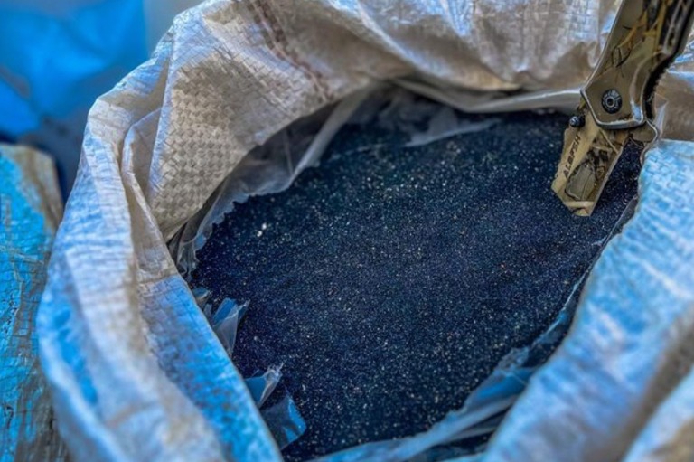 c126e7e4 ddea 4e94 b11a 9c26bef2976c 1