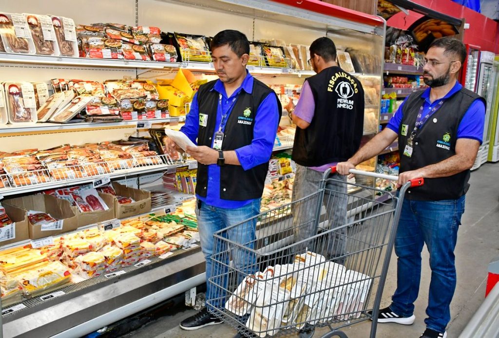 Ipem-AM conduz operação conjunta e intensifica fiscalização em supermercados durante o Mês do Consumidor