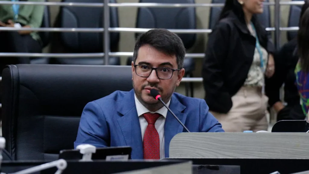 Sessões mais curtas marcam início da semana na Câmara de Manaus e na Assembleia 1 sessões