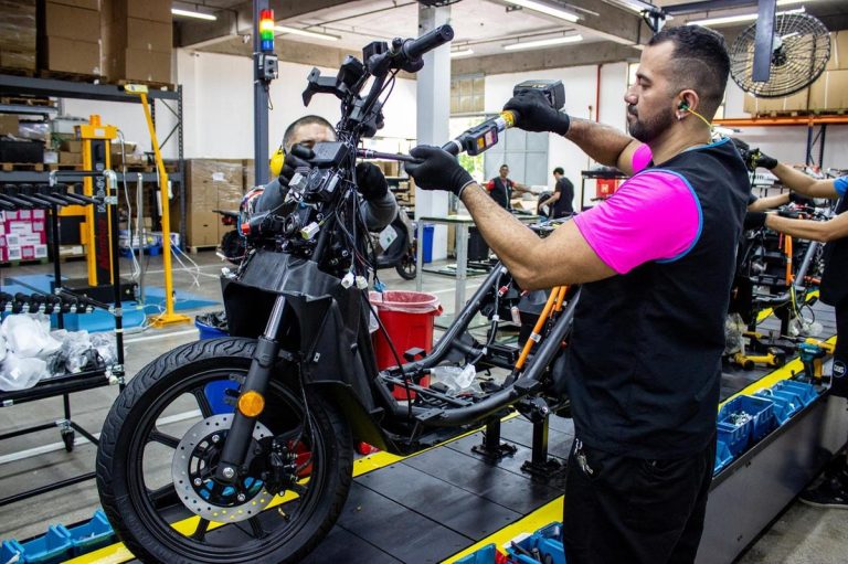 DBS e Vammo anunciam produção recorde de 15 mil motos elétricas, com investimento de R$ 300 milhões
