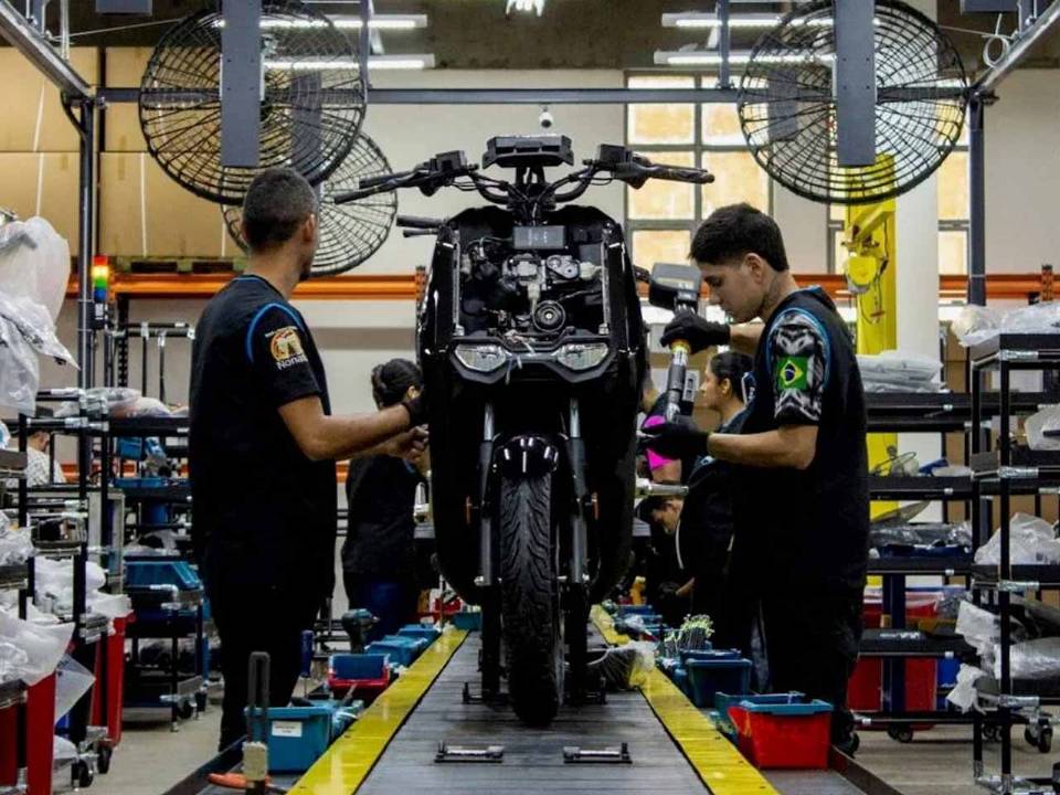 DBS e Vammo anunciam produção recorde de 15 mil motos elétricas, com investimento de R$ 300 milhões