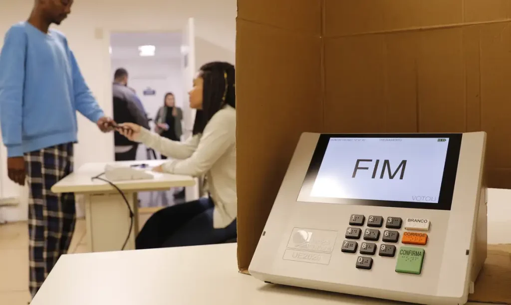 Eleitor tem prazo de um mês para emitir ou regularizar título eleitoral 1 título