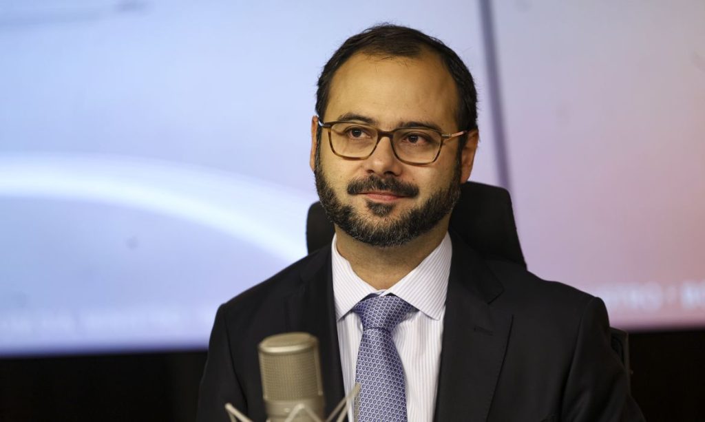 Governo avalia aumento de contratação pelo MEI com o fim da 6x1 1 MEI