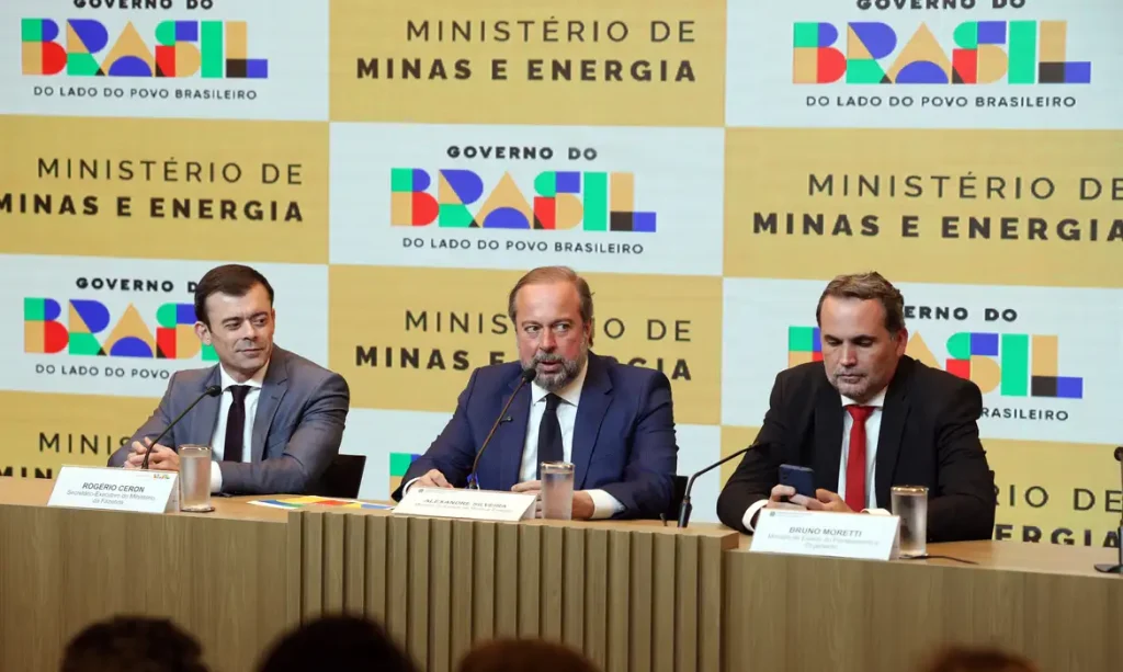 Governo cria subsídio de até R$ 0,89 para segurar preço da gasolina 3 uniaowebp