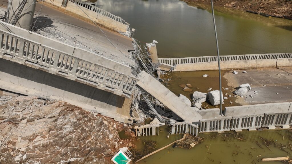 Ponte de R$ 36 milhões desaba no Acre e estado entra com ações judiciais contra a construtora 1 Acre