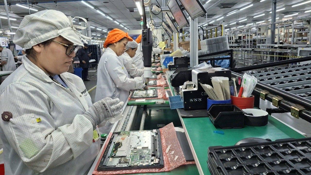 Positivo produz 4,3 milhões de itens por ano em Manaus, entre computadores, tablets e máquinas de pagamento 2 Positivo
