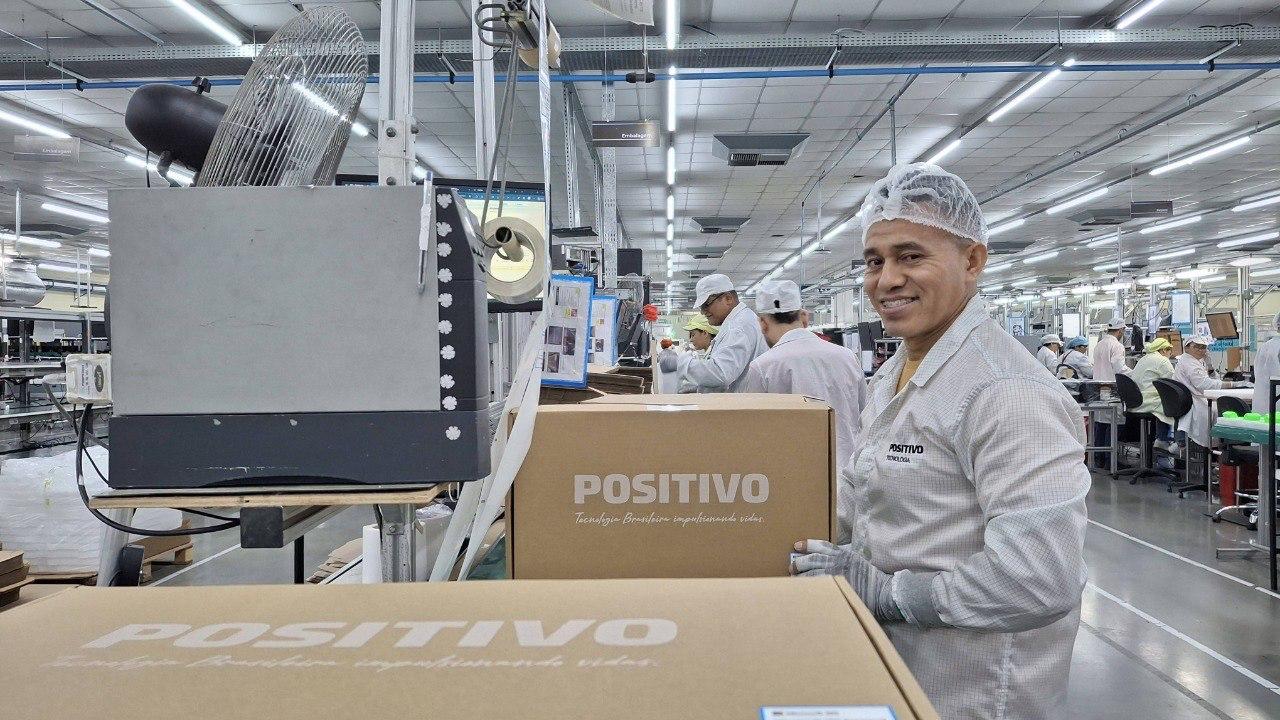 Positivo produz 4,3 milhões de itens por ano em Manaus, entre computadores, tablets e máquinas de pagamento 1 Positivo