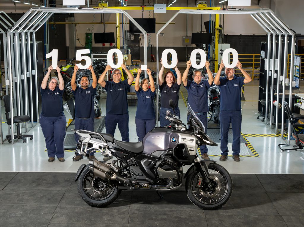 Fábrica da BMW Motorrad em Manaus atinge a marca de 150 mil motocicletas produzidas no Brasil 1 P90651981 highRes bmw motorrad reaches