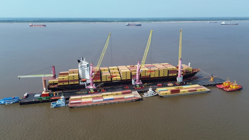 Píer, dragagem e sobretaxa: o custo da vazante na rota de Manaus 1 dragagem